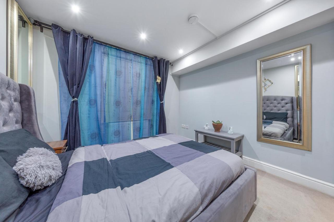 Elegant And Chic 2-Bedroom Basement Apartment In Paddington 伦敦 外观 照片