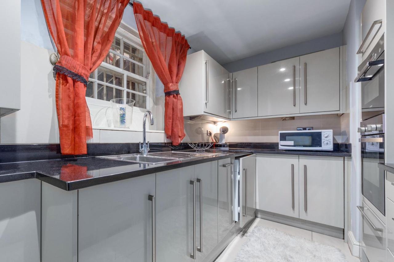 Elegant And Chic 2-Bedroom Basement Apartment In Paddington 伦敦 外观 照片